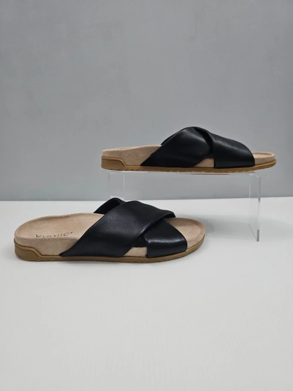 Vionic Black Cross‑Strap Comfort Slide